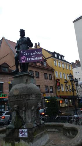 Gegen Kapitalismus und PatriarchatLothar Graf von Faber-Castell, Hefnersplatz