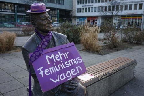 Mehr Feminismus wagen!Willy-Brandt-Platz